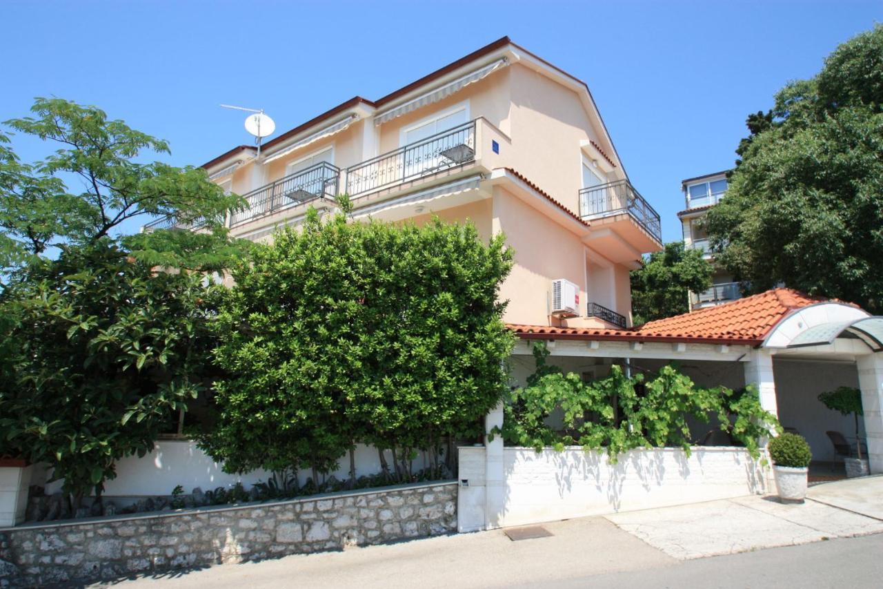 Apartments Domino R Драмаль Екстер'єр фото
